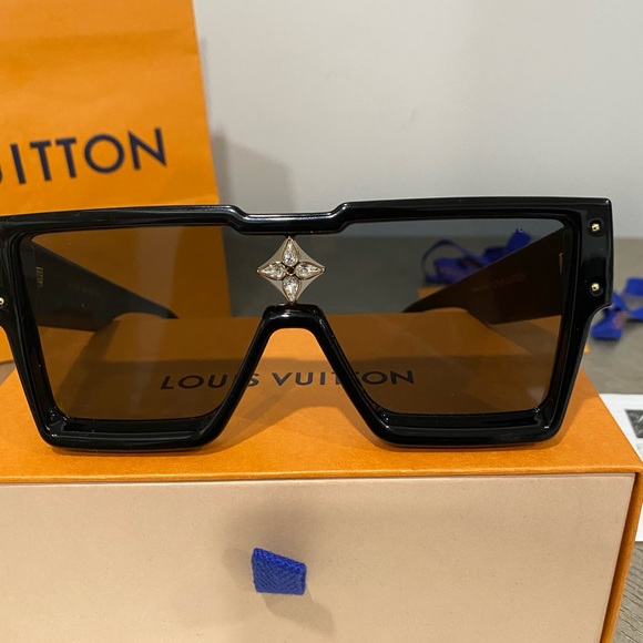 **SOLD**Louis Vuitton Cyclone unisex sunglasses Z1578W - Picture 10 of 15